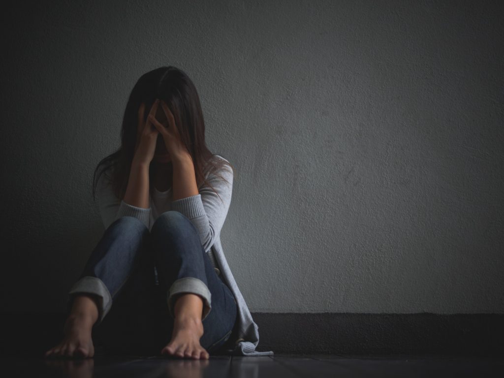 Jak rozpoznać depresję? Jak odróżnić ją od smutku? – podstawowe objawy