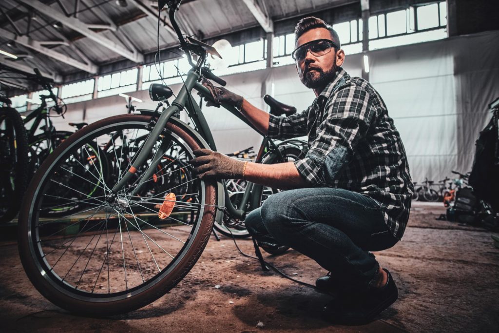 Podstawowe wyposażenie roweru – co musi posiadać rowerzysta?