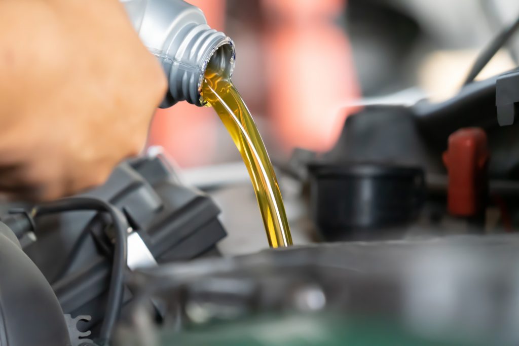 Jak często należy wymieniać olej silnikowy?