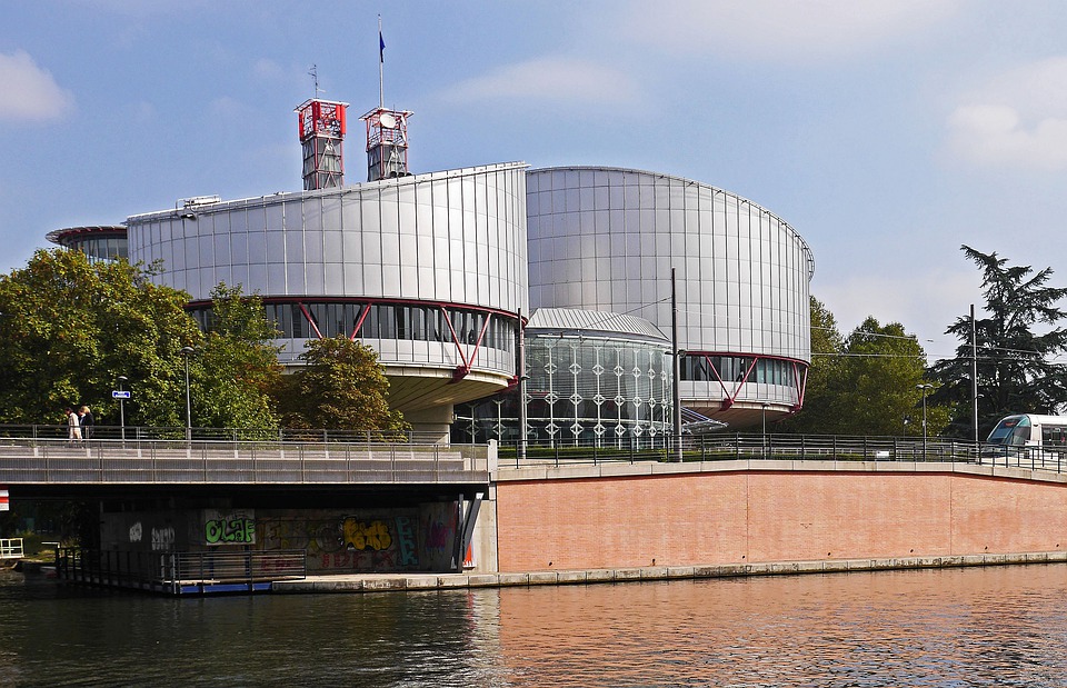 Europejski Trybunał Praw Człowieka broni antychrześcijańskich aktywistów