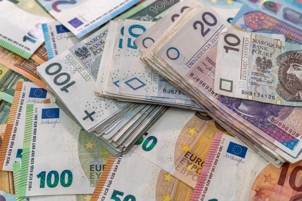 Unia Europejska wstrzymuje wszystkie wypłaty funduszy dla Polski