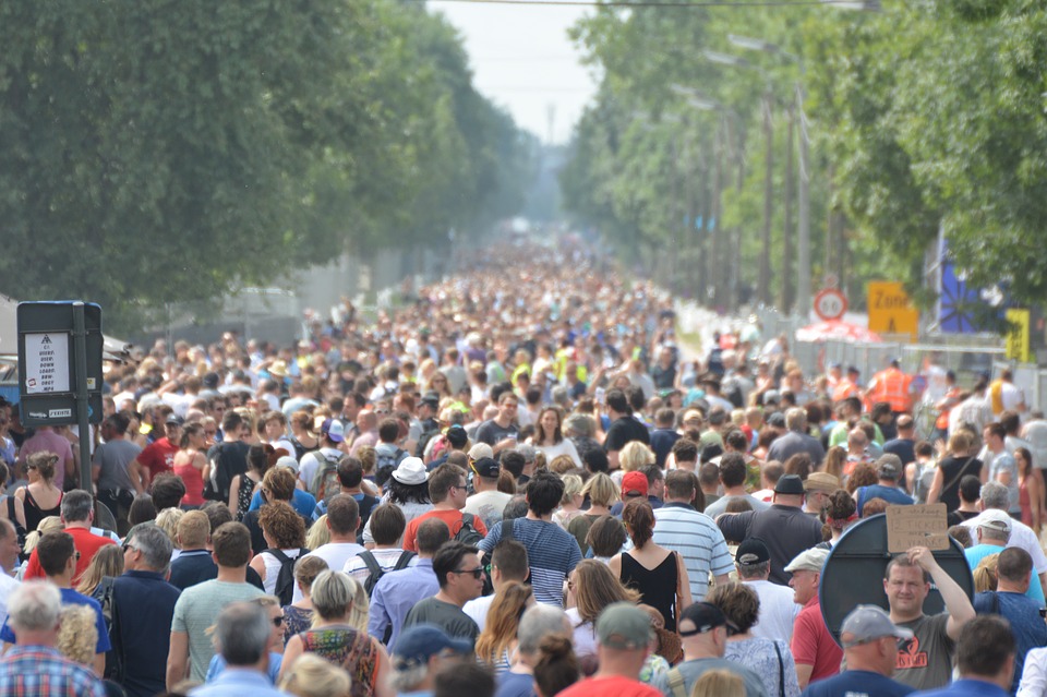Ogromny protest w czeskiej stolicy – dziesiątki tysięcy ludzi na ulicach Pragi