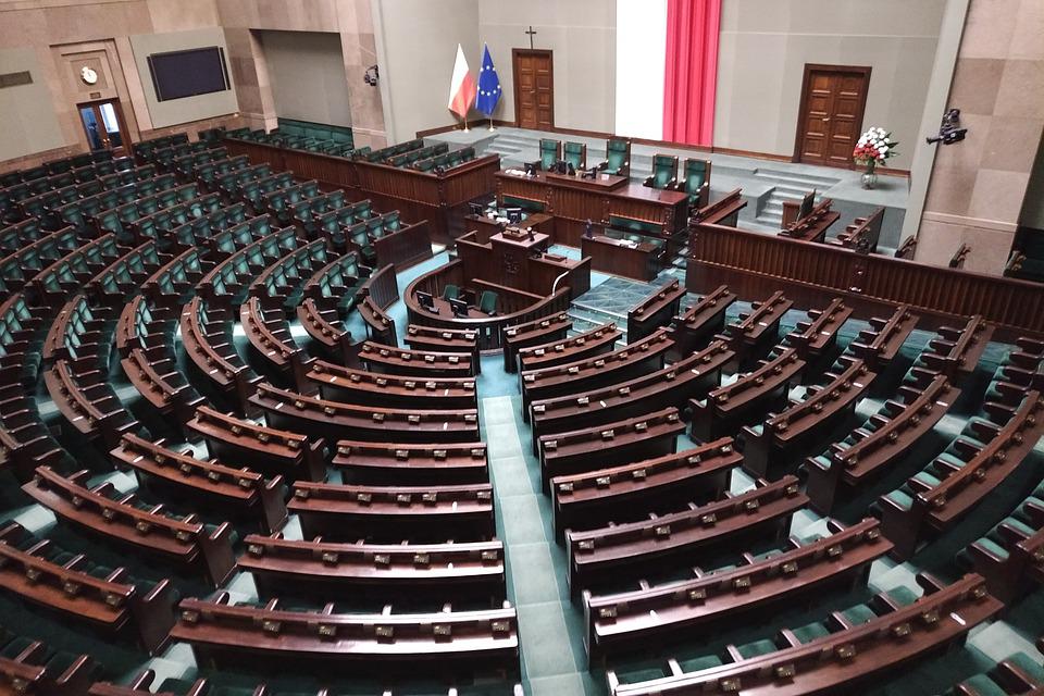 Najnowszy sondaż wyborczy – sześć partii w Sejmie