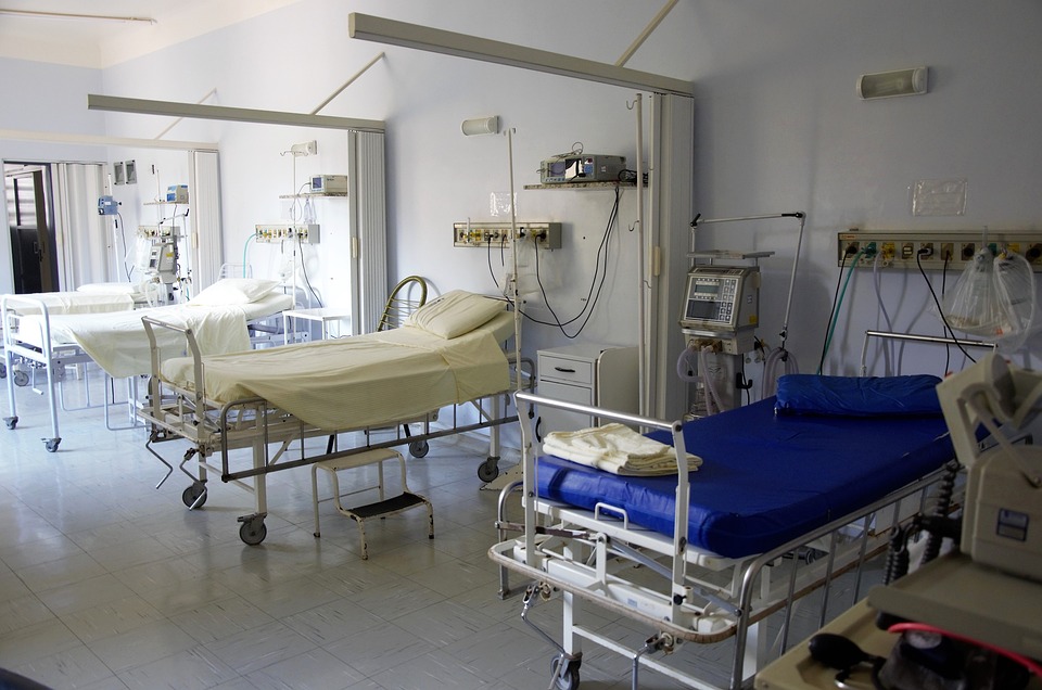 Czechy: Obcokrajowiec z chorobą zakaźną opuścił szpital. Szuka go policja