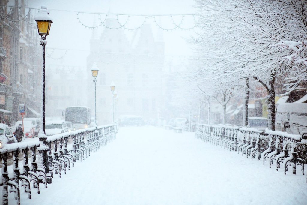 Zima jak zwykle zaskoczyła drogowców – sytuacja pogodowa w Polsce