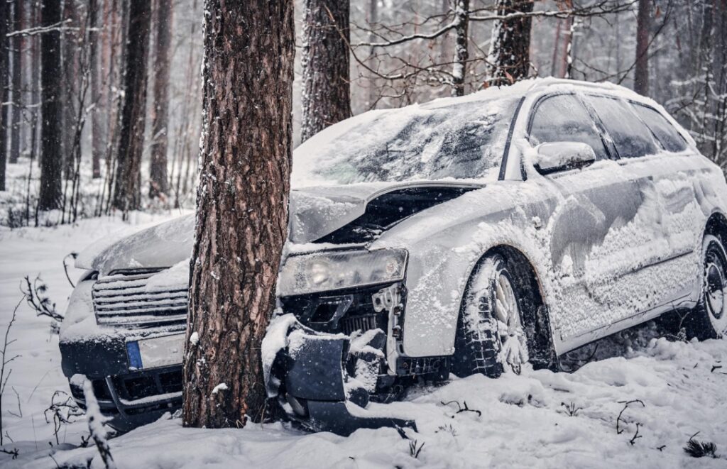 Ekstremalne warunki pogodowe sparaliżowały północną Europę: Tysiące pojazdów uwięzione na ośnieżonych drogach w Szwecji