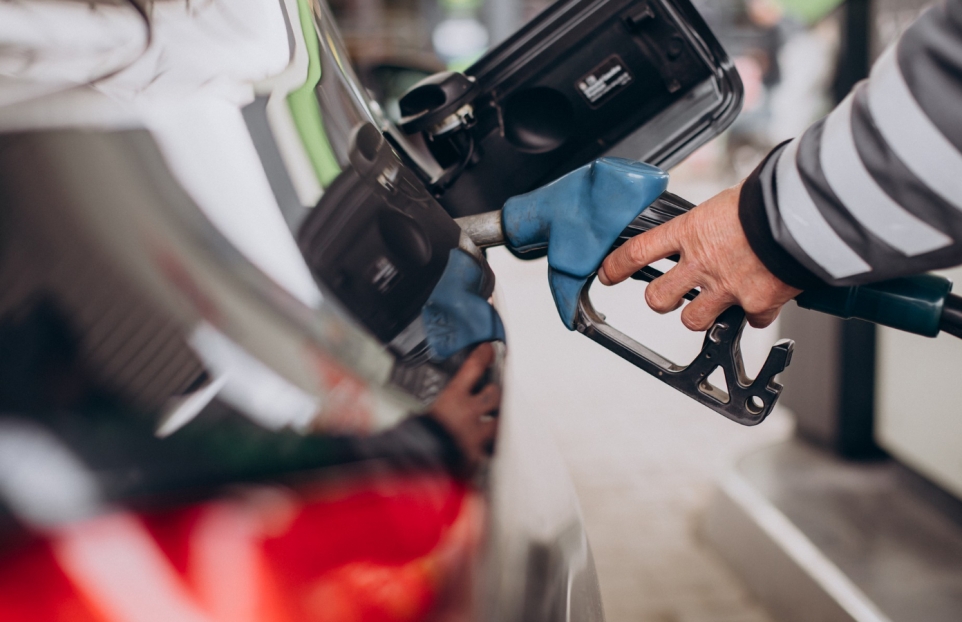 Podwyżka cen paliw przy dystrybutorach widoczna po raz pierwszy od lutego