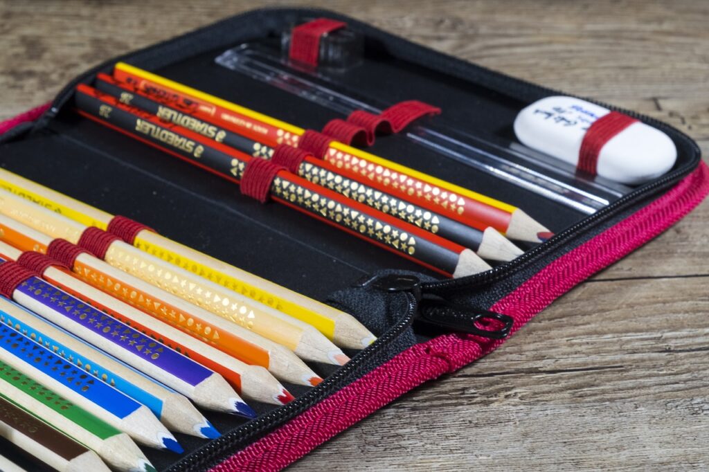 Piórniki szkolne – niezbędnik każdego ucznia