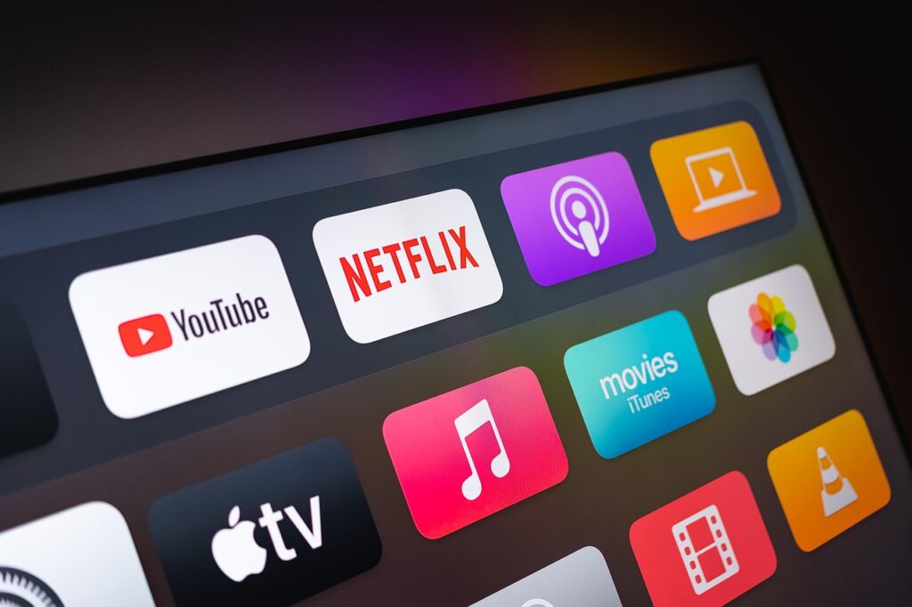 Jak bezprzewodowo przesyłać obraz z laptopa i telefonu na telewizor?