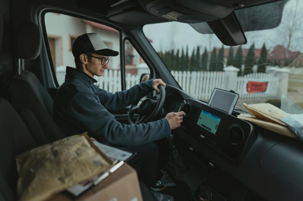 Jak w najbardziej efektywny sposób korzystać z monitoringu GPS w transporcie?