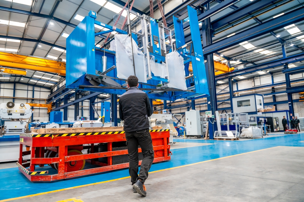 Manipulacja elementami linii produkcyjnej podczas relokacji zakładu