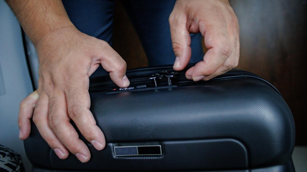 Jak zmienić kod w walizce – praktyczny poradnik