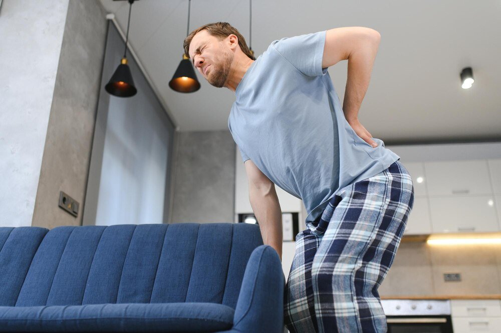 Czego nie wolno robić przy rwie kulszowej – lista najczęstszych błędów